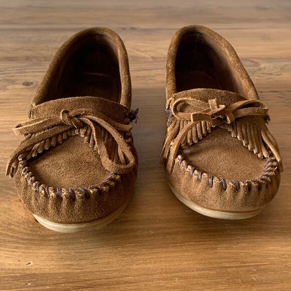 MINNETONKA Moccasin Womens 7 Kilty Hardsole Driving Dusty Brn Suede Fringe 403 - Picture 3 of 15